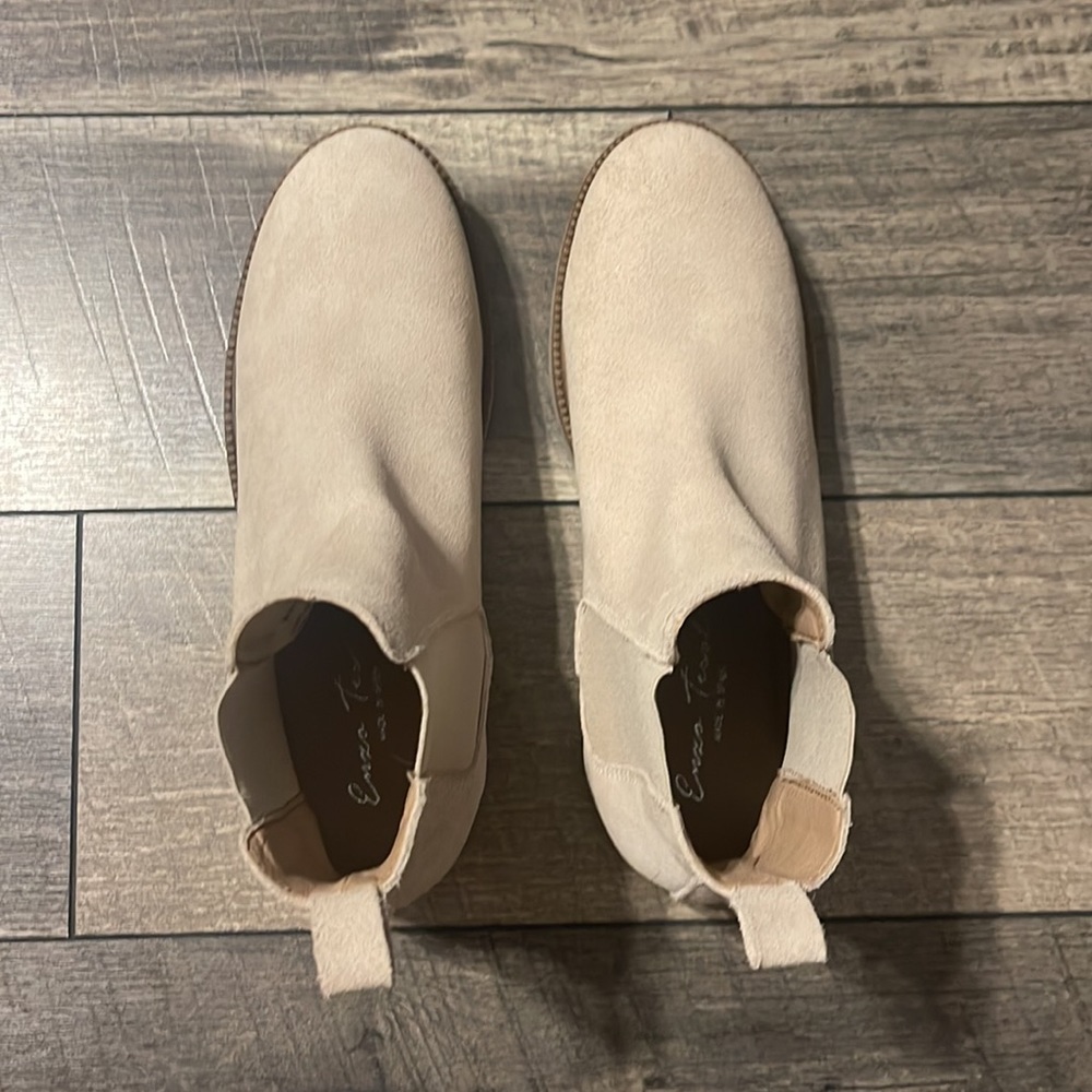 NWOB Enzo Angiolini Chelsea Boots - Picture 6 of 10